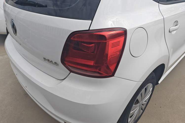 Used Volkswagen Polo 2016 1.4L Manual Fashion Model Exterior 3