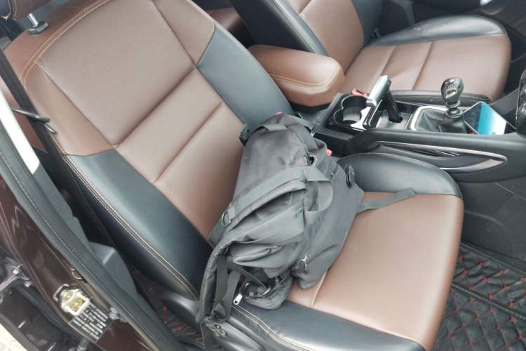 Used JMC Yusheng S350 2017 2.0T Manual Two-Wheel Drive Diesel Luxury 7-Seater
