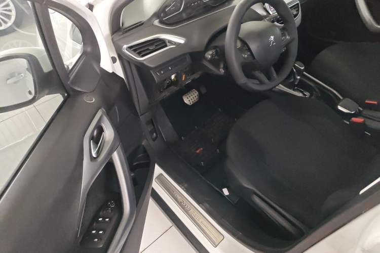 Used Peugeot 2008 2014 1.6L Automatic Fashion Edition
