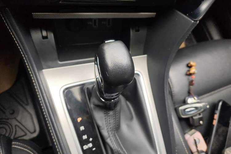 Used MG 6 2017 20T Automatic Luxury Smart Connect Version China V Standard Gear Lever
