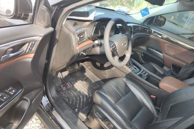 Used GAC Trumpchi GS8 2017 320T Two-Wheel Drive Luxury Smart Connectivity Version (7 Seats)
