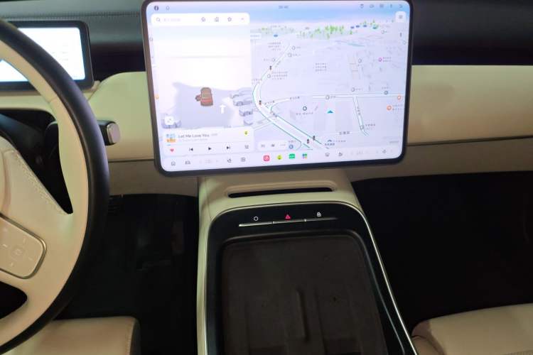 Used Nio ET5T 2025 75 kWh Touring Audio And AC Panel