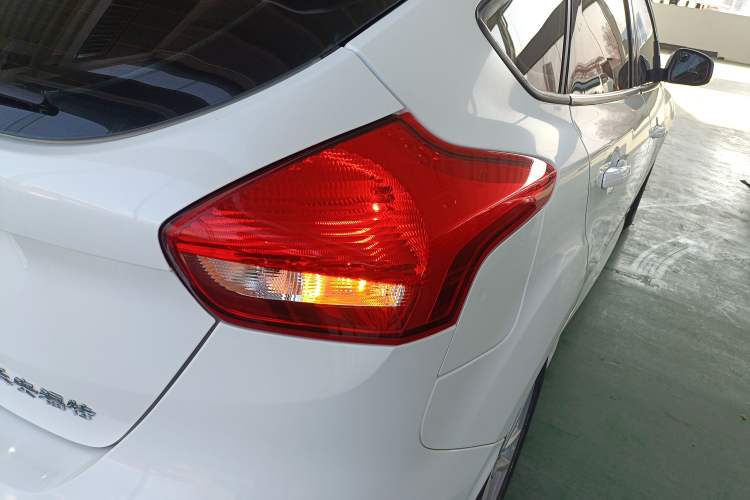 Used Ford Focus 2017 Hatchback 1.6L Automatic Fashion Edition Smart Drive Version
