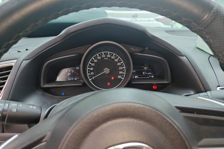 Used Mazda 3 Axela 2017 Sedan 1.5L Automatic Comfort Model Emission Standard China V
