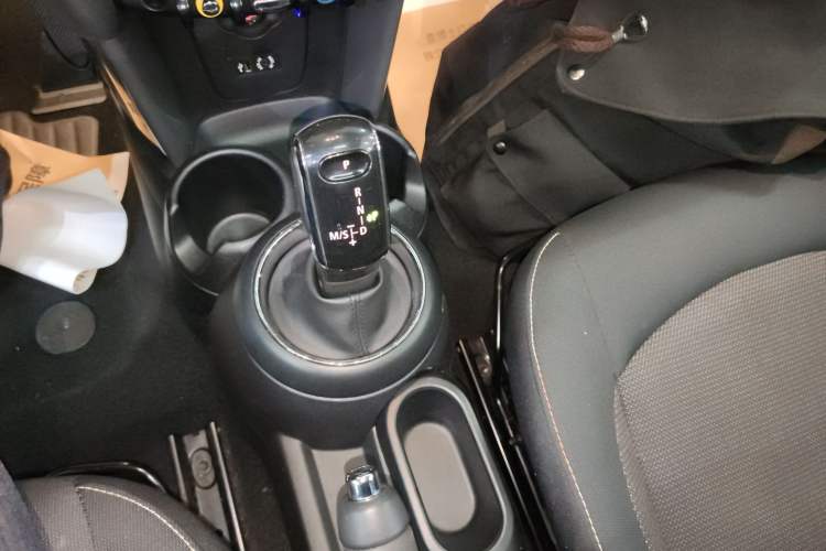 Used MINI 2018 1.5T ONE PLUS Gear Lever