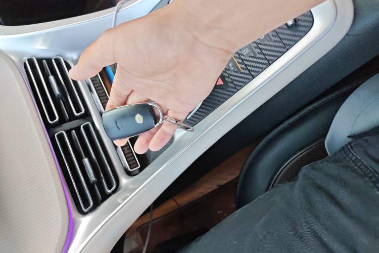 Used BYD Song Pro New Energy 2024 HONOR Edition DM-i 71KM Navigation Model
