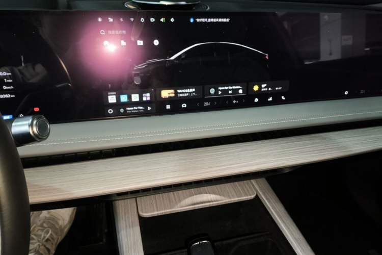 Used Geely Galaxy E8 2024 665 km Range Rear-Drive Starship Long-Range Version Audio And AC Panel