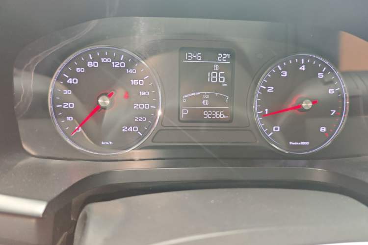 Used Roewe i6 2018 20T Automatic Internet Smart Edition Odometer Close Up