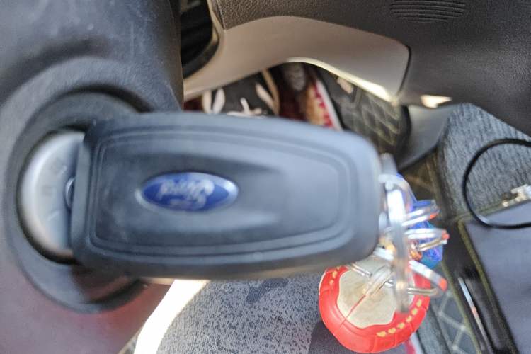 Used Ford Transit 2019 2.0T Gasoline Multi-Purpose Commercial Vehicle Mid-Drive Mid-Roof 6-Seater China VI Standard