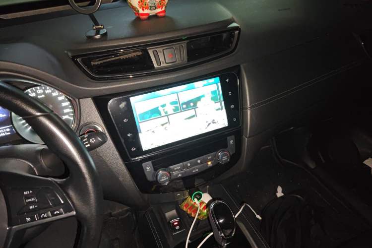 Used Nissan X-Trail 2020 2.0L XL ITS 3-Row CVT 2WD SmartConnect 7-Seater Comfort Edition Audio And AC Panel