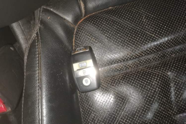 Used Kia Sorento 2015 Sorento L 2.4L Gasoline 4WD Elite Edition 5 Seats China V Emission Standard