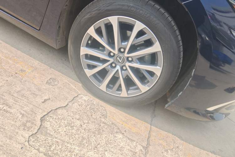 Used Lexus ES 2022 200 Excellence Edition Right Front Wheel Hub