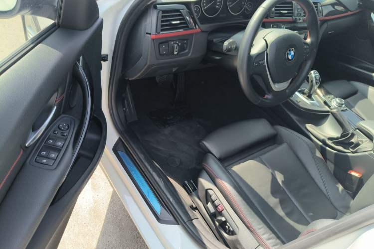 Used BMW 3 Series 2015 320i Sport Design Package
