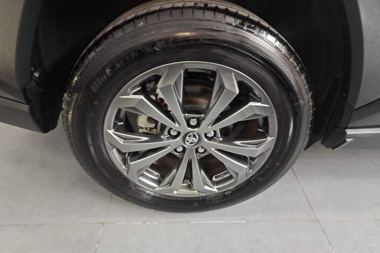 Used Toyota RAV4 2023 2.0L CVT Two-Wheel Drive Fashion Plus Edition Right Rear Wheel Hub