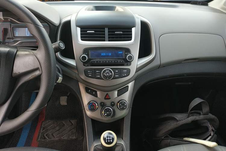 Used Chevrolet Aveo Sonic 2014 Sedan 1.4 SL MT Comfort Edition