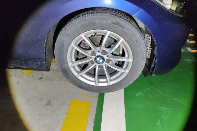 Used BMW 2 Series 2015 218i Convertible Coupe Right Front Wheel Hub