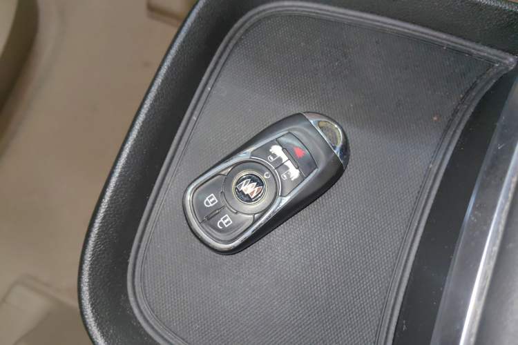 Used Buick GL8 2021 ES Land Cruiser 653T Luxury Edition Vehicle Key