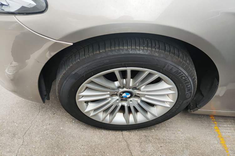 Used BMW 5 Series 2014 525Li Leading Model
