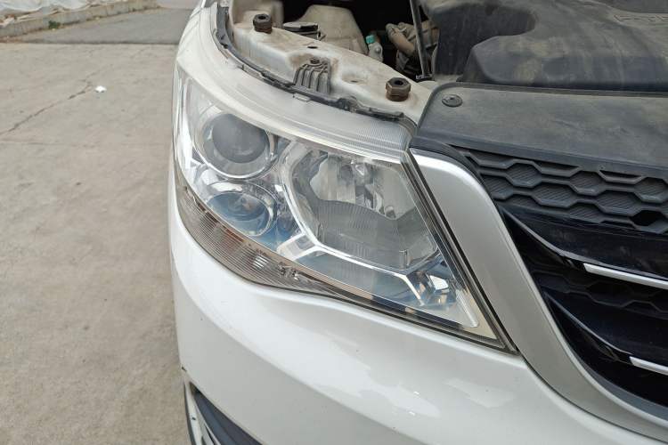 Used Baojun 730 2016 Revised 1.5L Manual Standard Version 7 Seats China V Emission Standard
