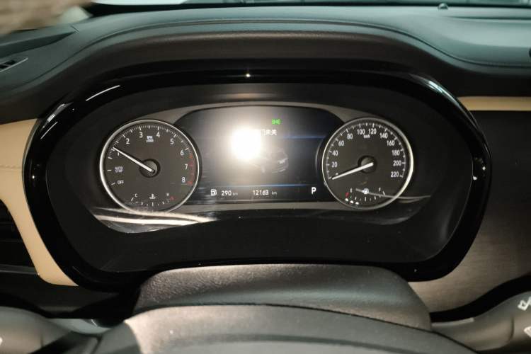 Used Buick GL8 2023 Facelifted Land Cruiser Executive Luxury Version
