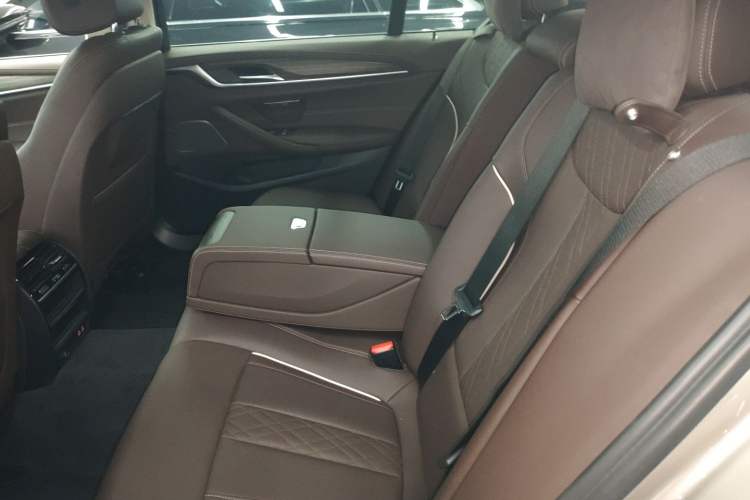 Used BMW 5 Series 2022 Updated 530Li Leading Edition Luxury Package Left Rear Seat