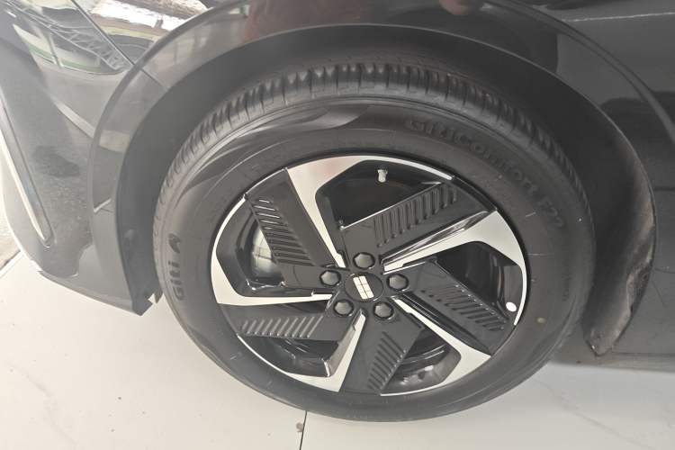 Used Geely Galaxy L6 2023 60km PLUS Left Front Wheel Hub