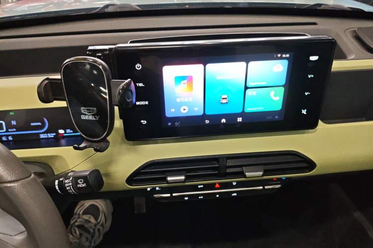 Used Geely Galaxy Panda 2023 Panda Mini 200km Endurance Bear
