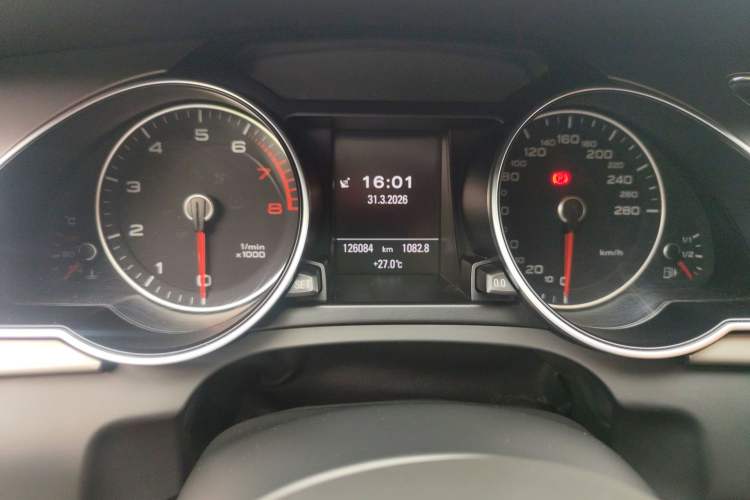 Used Audi A5 2013 Sportback 40 TFSI quattro Odometer Close Up