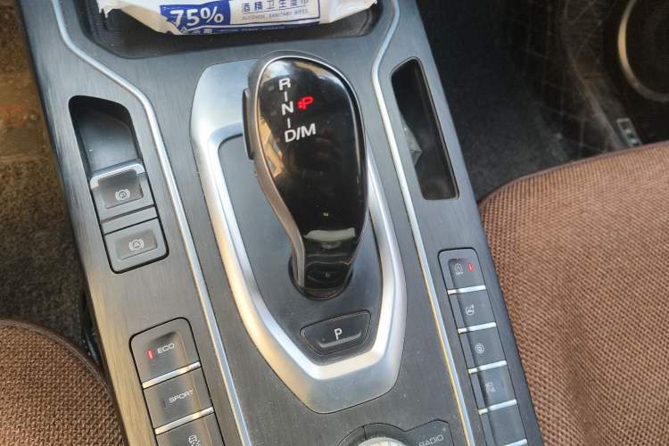 Used Wey VV6 2021 2.0T Two-Wheel Drive Smart Plus