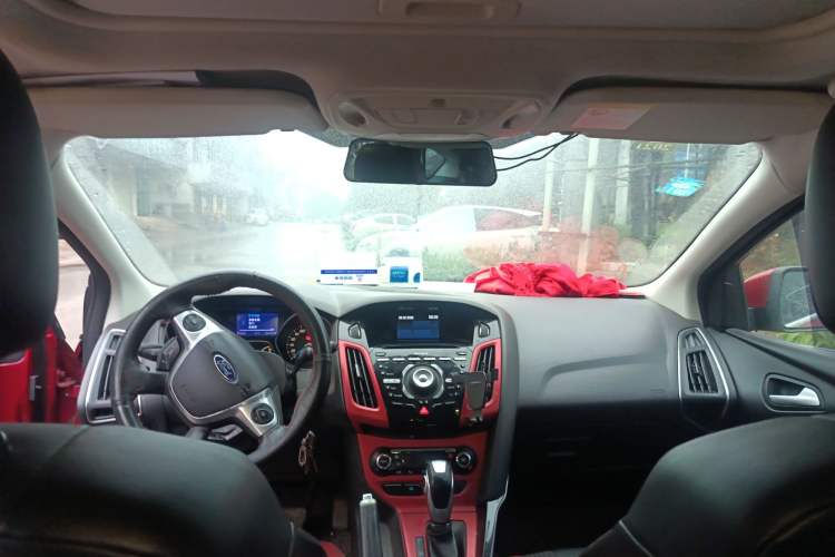 Used Ford Focus 2012 Hatchback 2.0L Automatic Luxury Sport Model
