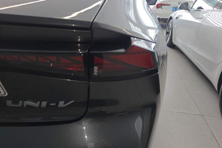 Used Changan UNI-V 2023 1.5T Prestige Model
