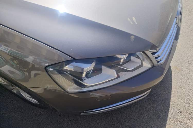 Used Volkswagen Magotan 2012 Revised 1.8TSI Luxury Version Right Front Headlight