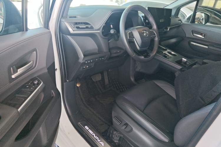 Used Toyota Sienna 2024 2.5L Hybrid Four-Wheel Drive Prestige Edition
