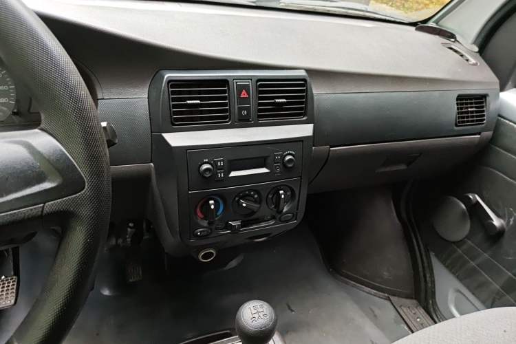 Used Wuling Rongguang 2019 1.5L Extended-Body Van Base Model with 2 Seats Audio And AC Panel