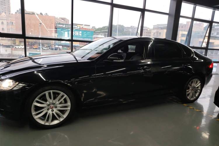 Used Jaguar XFL 2020 XFL 2.0T P200 Two-Wheel-Drive Rally Flag Edition
