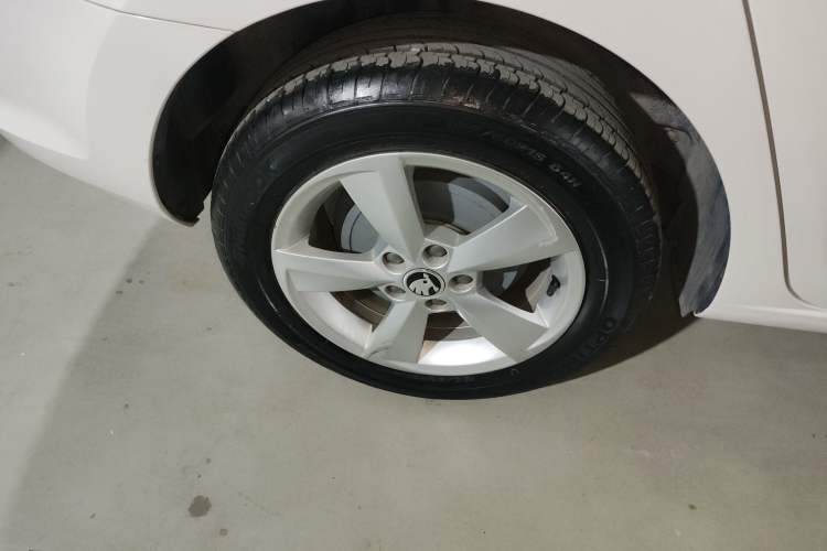 Used Skoda Rapid Spaceback 2014 1.6L Automatic Enjoyment Edition
