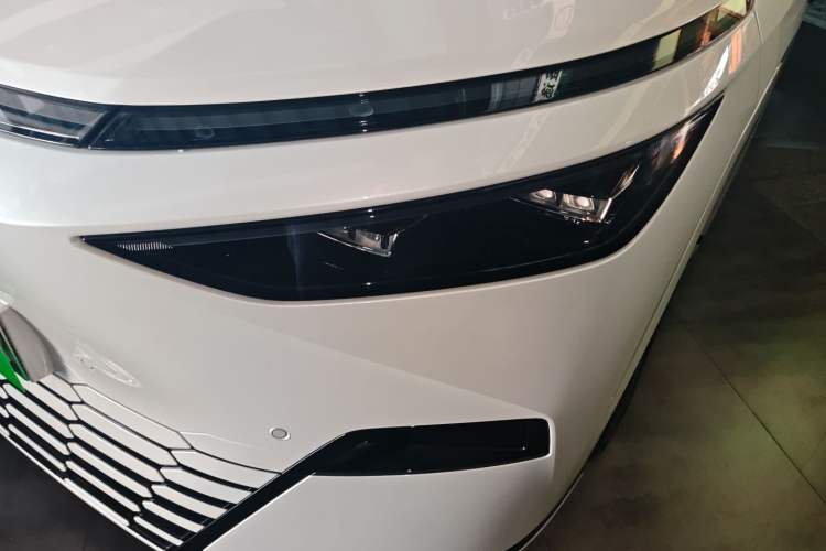 Used XPeng X9 2024 702 Ultra-Long Range Pro
