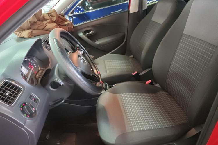 Used Volkswagen Polo 2016 1.6L Automatic Comfort Model