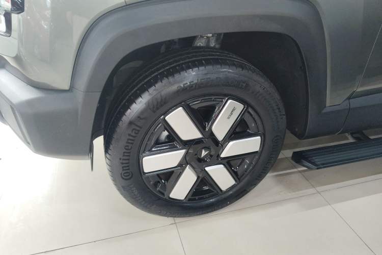 Used Deepal G318 2024 Four-Wheel-Drive Air Suspension Model Left Front Wheel Hub