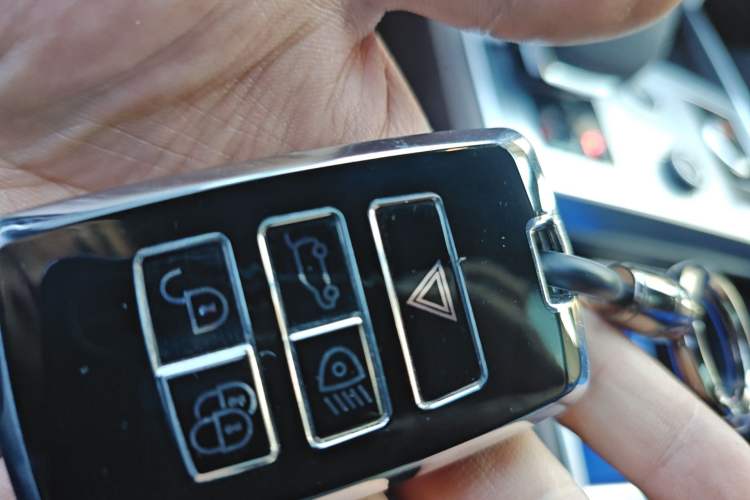 Used Land Rover Range 2023 3.0 L6 400 PS Extended Long-Wheelbase Version Vehicle Key