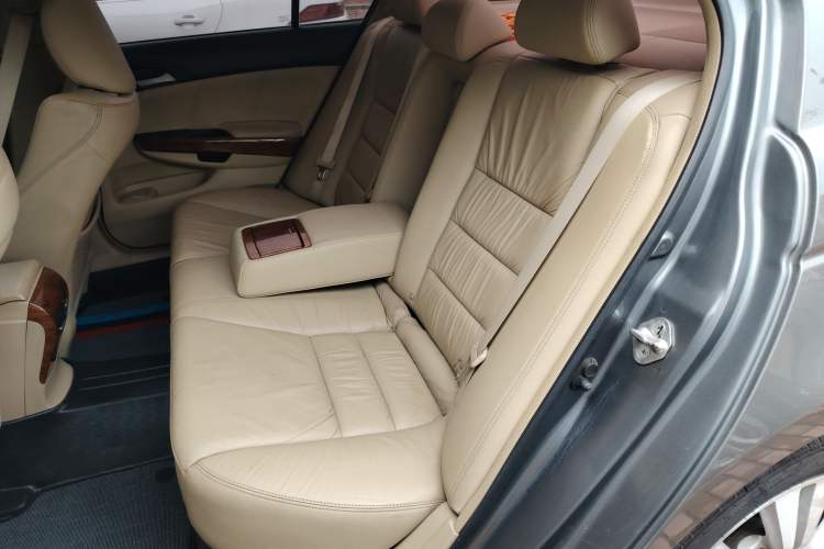 Used Honda Accord 2012 2.0L SE
