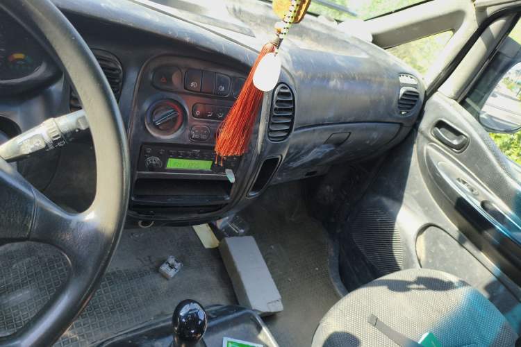 Used JAC Group Refine 2015 2.0L Shuttle Gasoline Long-Wheelbase Comfort Version HFC4GA3-3D Audio And AC Panel