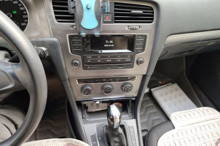 Used Volkswagen Golf 2016 1.6L Automatic Fashion Model Audio And AC Panel