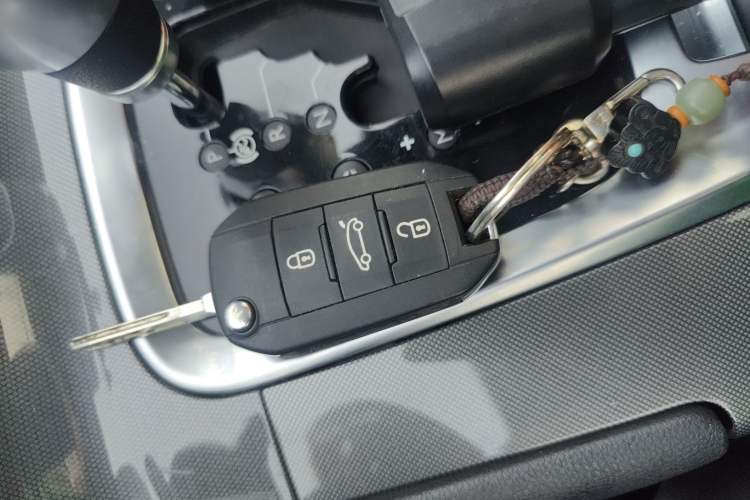 Used Peugeot 3008 2018 2.0L Automatic Classic Edition
