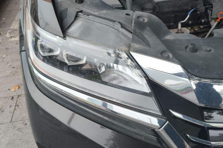 Used Honda Elysion 2016 2.4L Style Edition Right Front Headlight