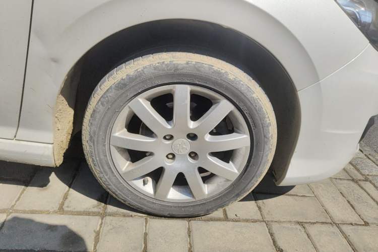 Used Peugeot 308 2014 Enjoy Edition Classic 1.6L Manual YouShang Model
