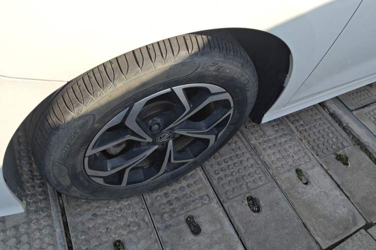 Used MG 5 2021 180 DVVT CVT Youthful Style Edition
