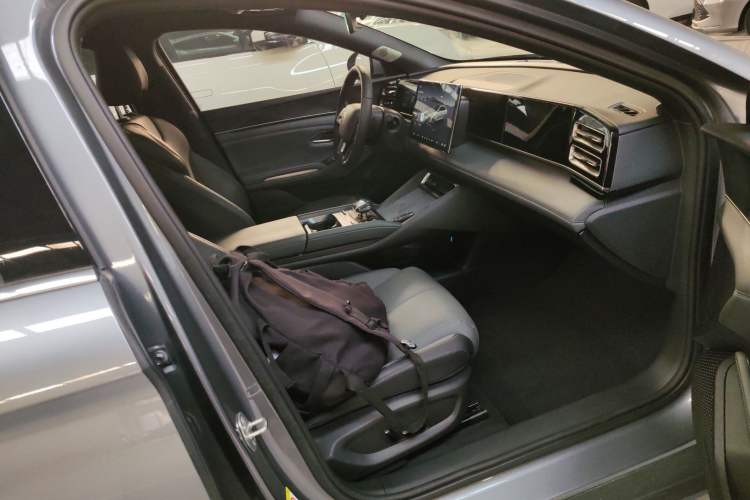 Used BYD Qin L 2025 DM-i Smart Drive 120KM Superior Model Right Front Seat