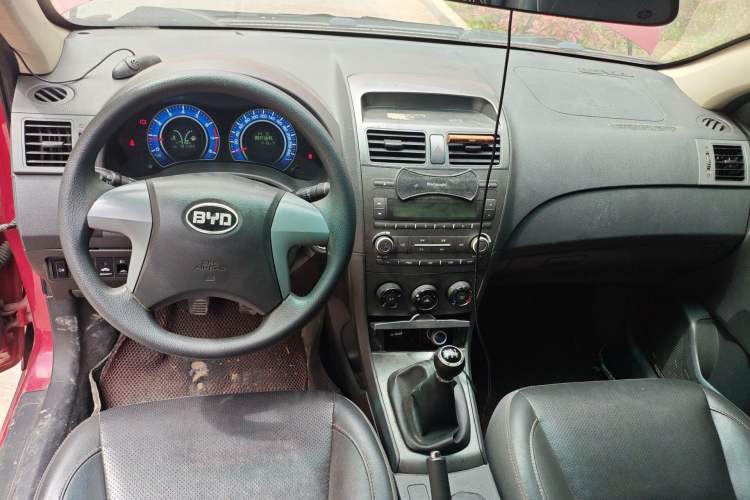 Used BYD L3 2012 1.5L Manual Comfort Edition Center Console