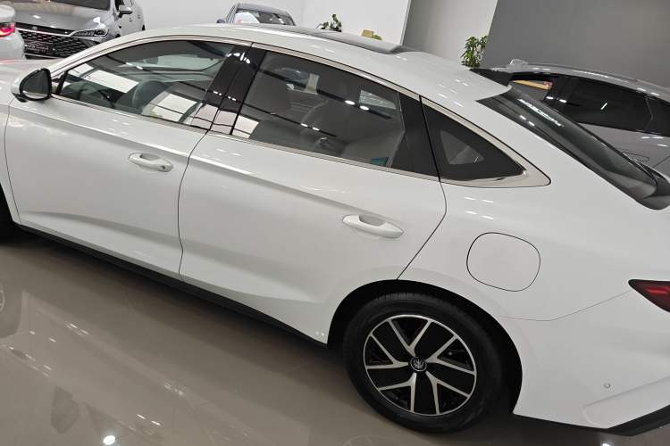 Used BYD Qin L 2025 DM-i Smart Drive 120KM Leading Model